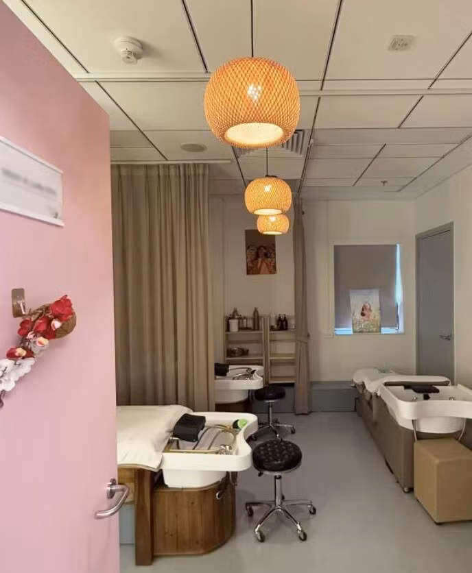 Nữ MC chi tiền thuê căn phòng rộng rãi, sang trọng như du lịch nghỉ dưỡng. Ảnh: FB Mai Ngọc