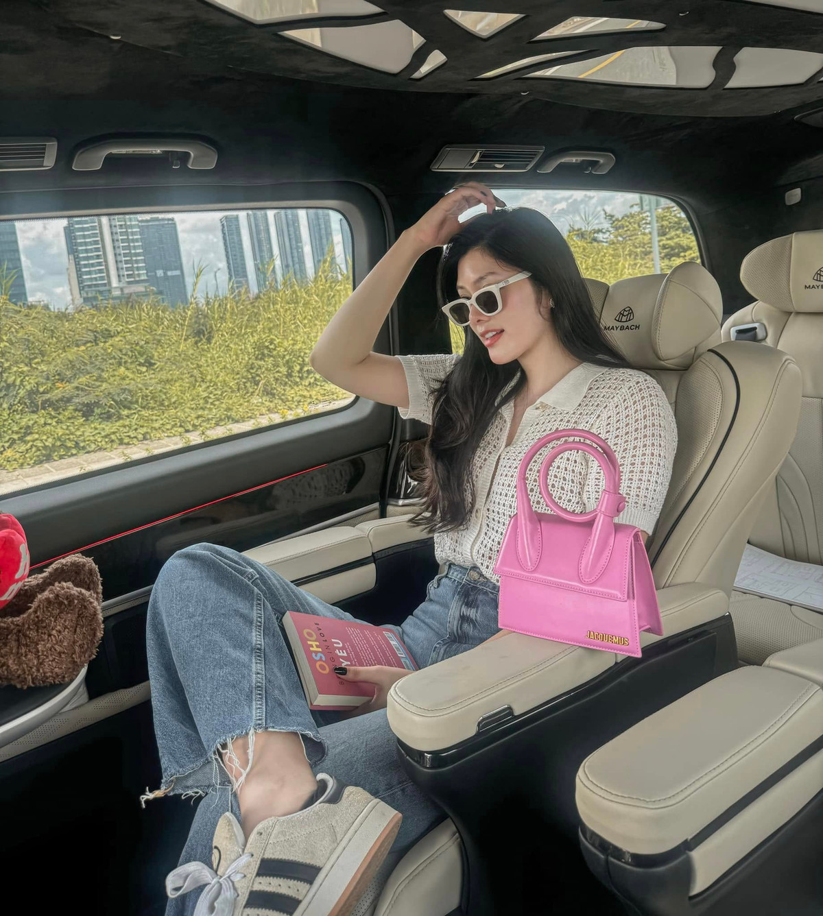 Mỹ nhân sở hữu bộ sưu tập xe đình đám và đắt giá chuẩn đại gia làng mẫu. Ảnh: FB Pham Huynh Tien