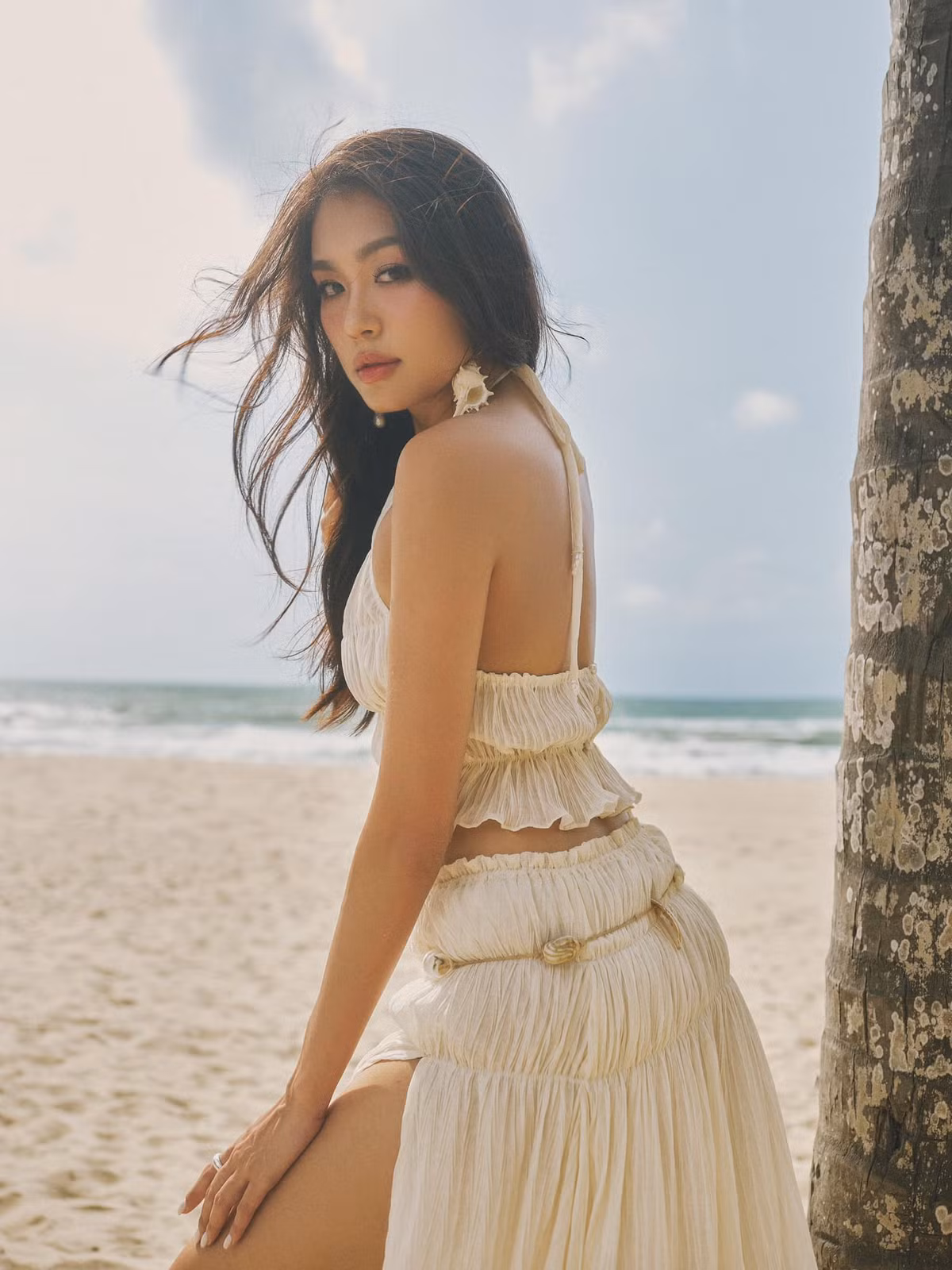 Bên cạnh bikini, Thảo Nhi Lê còn yêu thích những trang phục ôm sát, hở bạo như váy bodycon, áo crop top... giúp tôn lên vóc dáng đồng hồ cát của mình. Ảnh: FB Thảo Nhi Lê