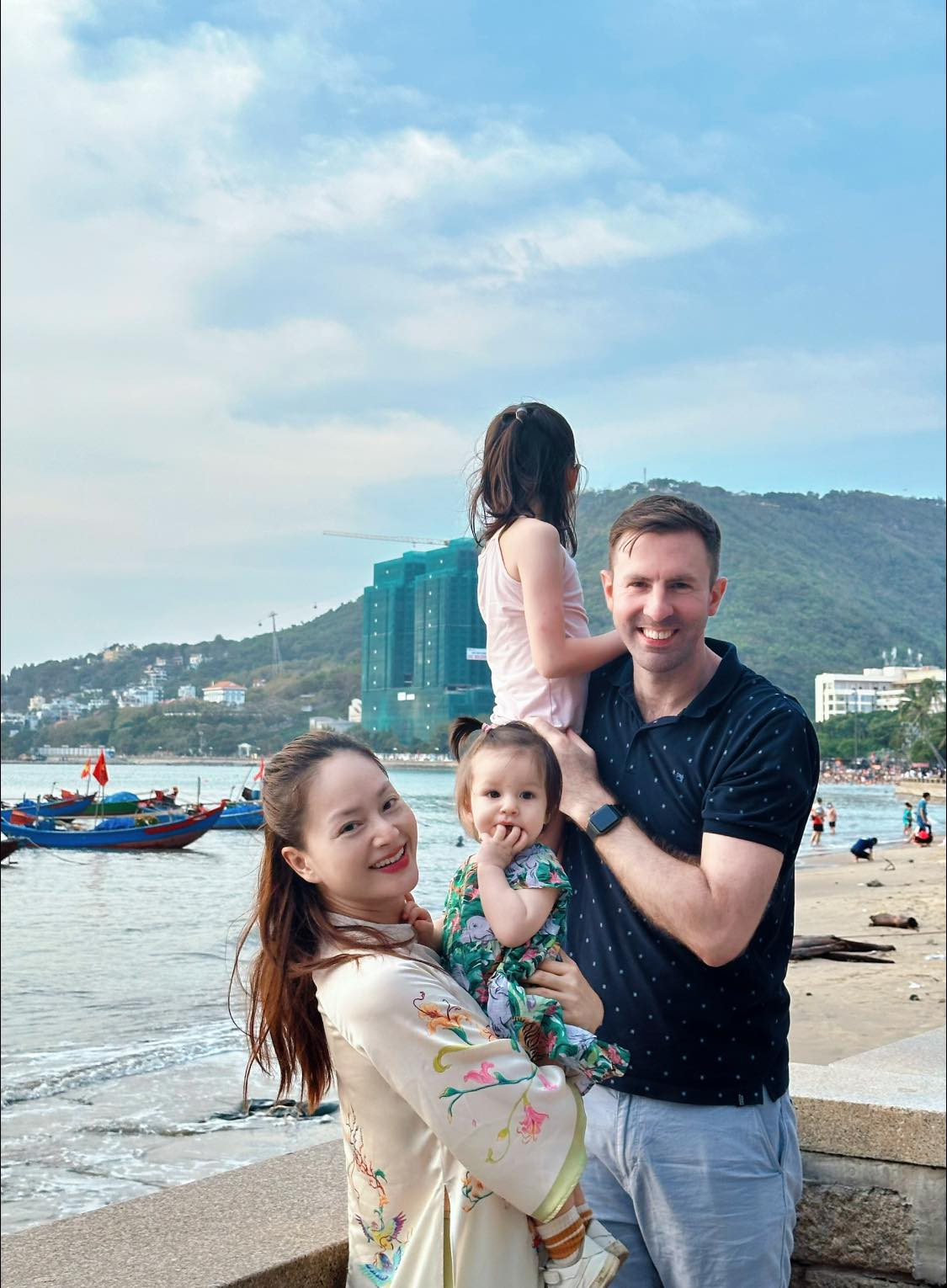 Gia đình Lan Phương đi chơi Vũng Tàu dịp Tết. Ảnh: FB Lan Phuong Nguyen