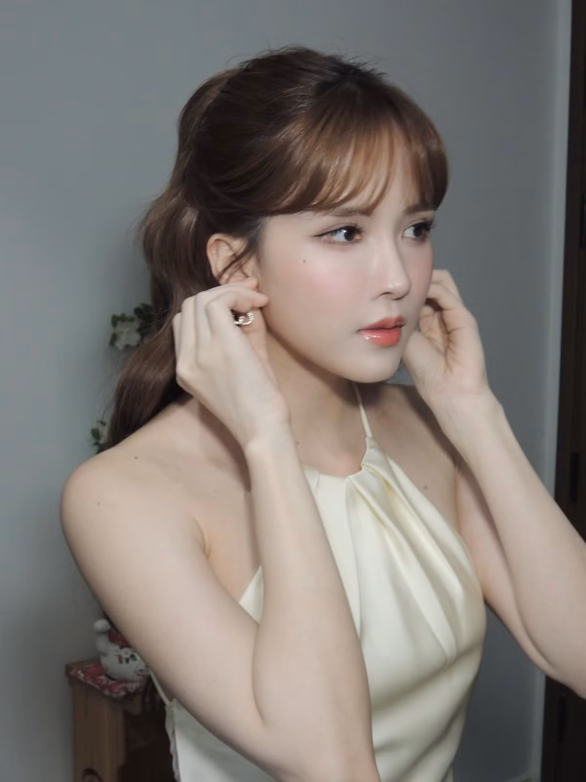 Ca sĩ Thiều Bảo Trâm chia sẻ: "Chúc ai có bồ thì đêm nay hạnh phúc ngập tràn, mãi mãi bên nhau, còn lại thì chúc chúng ta một ngày thứ 6 xinh đẹp bình an lạc quan". Ảnh: FB Thiều Trâm