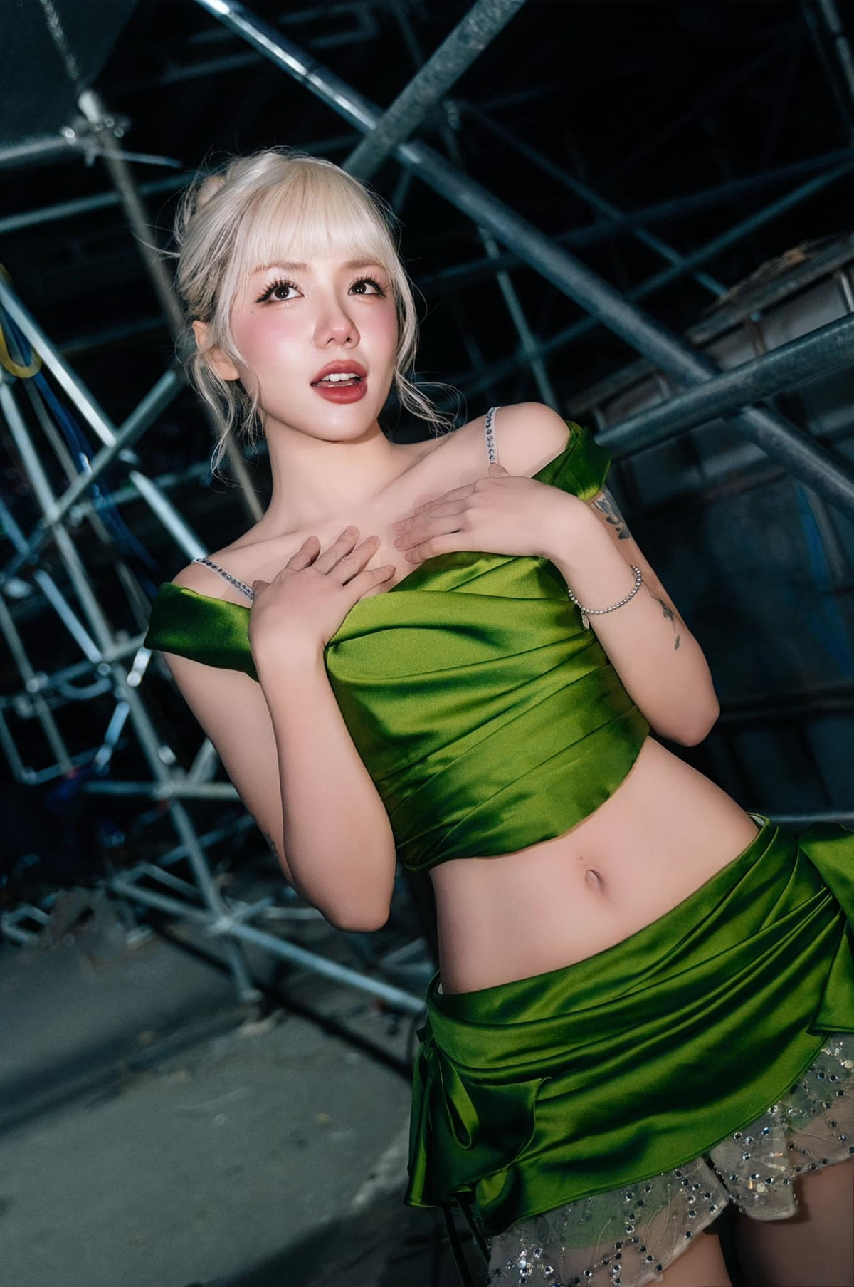 Phương Ly, sinh năm 1990 tại Thanh Hóa. Thời gian đầu hoạt động showbiz, cô được biết đến nhiều với danh xưng em gái ca sĩ Phương Linh. Ảnh: FB Phương Ly