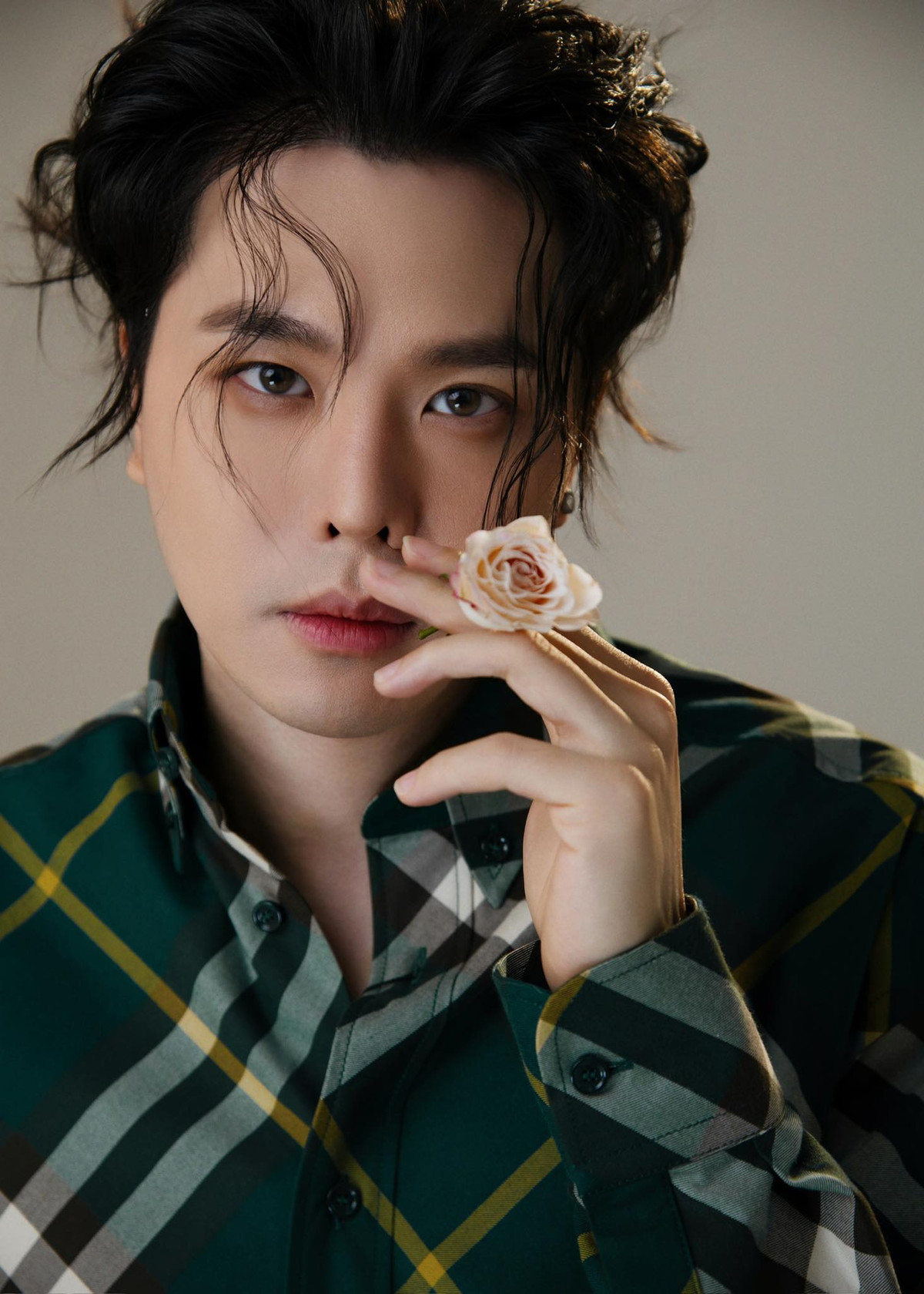 Ca sĩ Trịnh Thăng Bình đăng ảnh nghệ thuật. Ảnh: FB Trịnh Thăng Bình