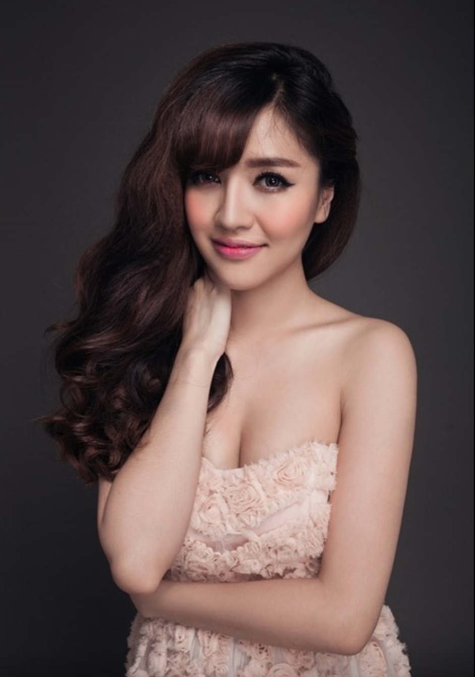 Làn da của ca sĩ trắng mịn hơn, sống mũi cao, cánh mũi thon gọn, khuôn mặt nhỏ và thanh thoát. Ảnh: FB Bui Bich Phuong