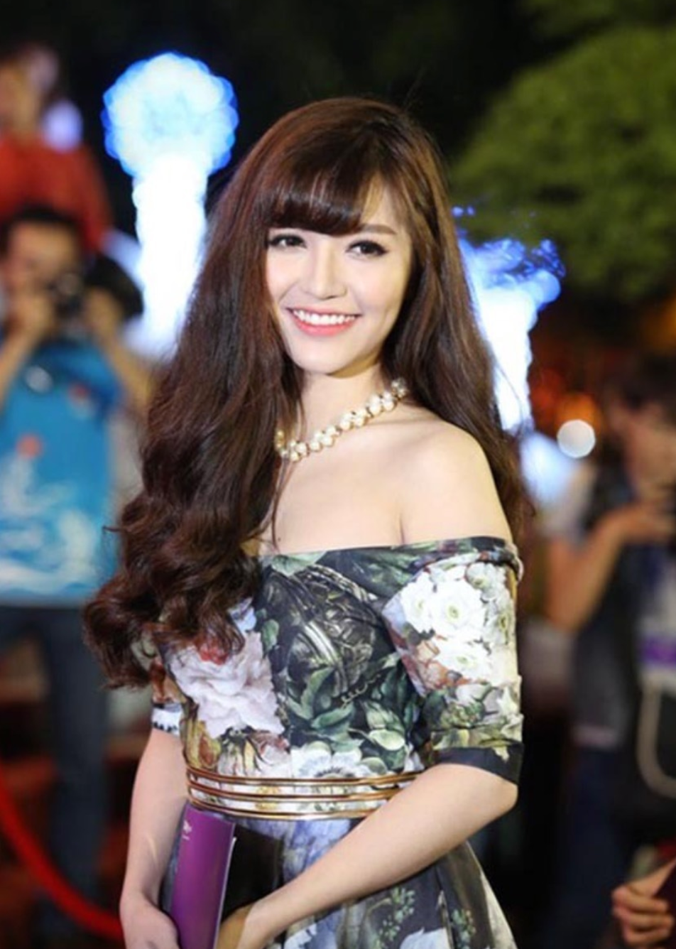 Theo thời gian, sự nghiệp ca hát lẫn ngoại hình của ca sĩ đất mỏ đều có nhiều khởi sắc. Ảnh: FB Bui Bich Phuong