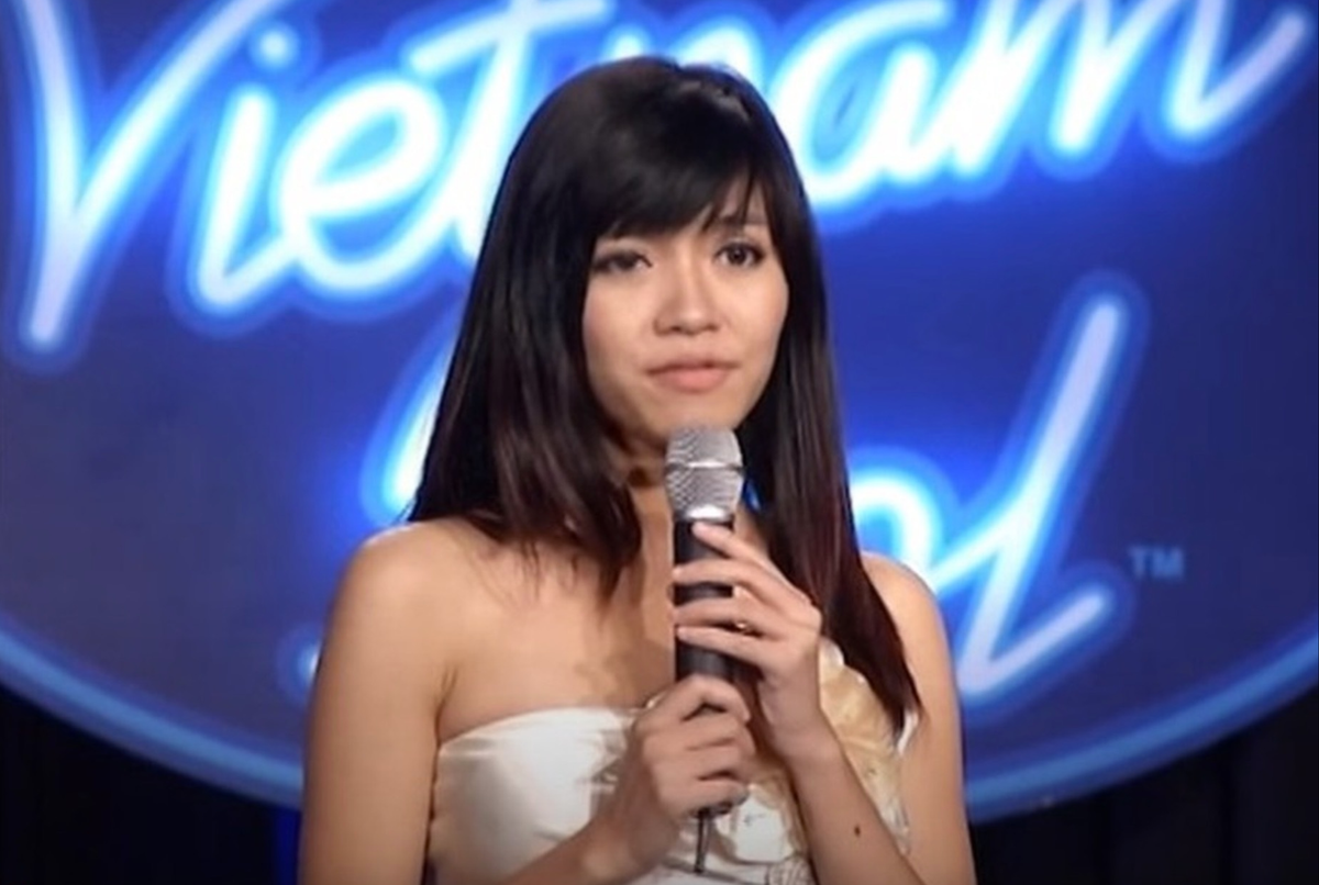 Tên tuổi của Bích Phương được đông đảo khán giả biết tới sau khi lọt top 7 chương trình Vietnam Idol 2010. Thời điểm này, giọng ca sinh năm 1989 có vẻ ngoài khá mộc mạc, nước da ngăm đen, phong cách không quá nổi bật. Ảnh: FB Bui Bich Phuong