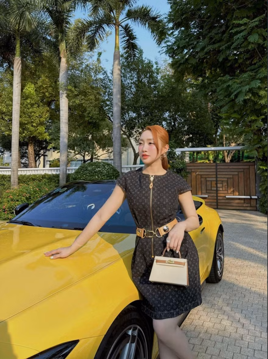 Không còn xa lạ với những chuyến đi xa hoa và những món đồ hiệu đắt đỏ, Lý Thùy Chang luôn biết cách tận hưởng cuộc sống một cách trọn vẹn. Ảnh: FB Lý Thuỳ Chang