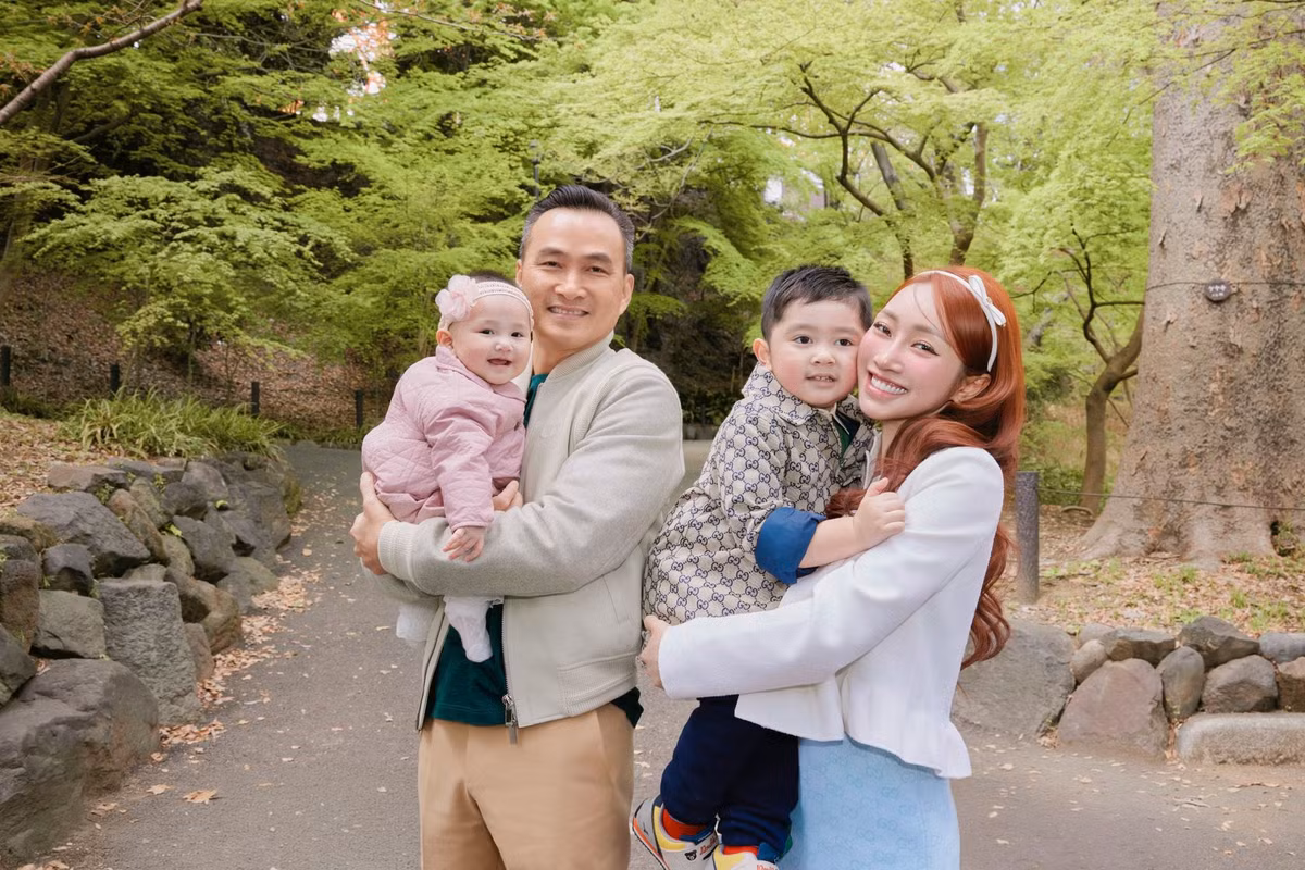 Vừa qua, gia đình diễn viên Chi Bảo có chuyến du lịch vi vu tham quan cảnh đẹp xứ Phù Tang. Ảnh: FB Chi Bảo