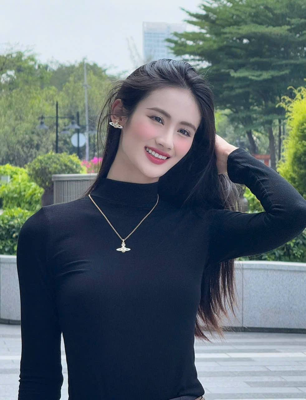 Hoa hậu Ý Nhi ngày càng thăng hạng nhan sắc sau khi "dao kéo". Ảnh: FB Huỳnh Trần Ý Nhi