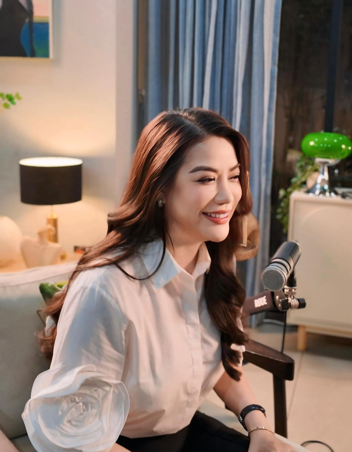 "Nghệ thuật dạy tôi rằng cuộc đời là hữu hạn, nhưng những gì chúng ta trao đi - tình yêu, đam mê sẽ tồn tại mãi mãi", Trương Ngọc Ánh nhắn nhủ. Ảnh: FB Trương Ngọc Ánh