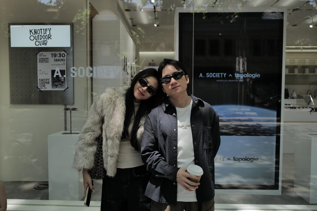 Nhạc sĩ Phan Mạnh Quỳnh và bà xã Khánh Vy du lịch tại Thượng Hải (Trung Quốc). Ảnh: FB Huỳnh Khánh Vy