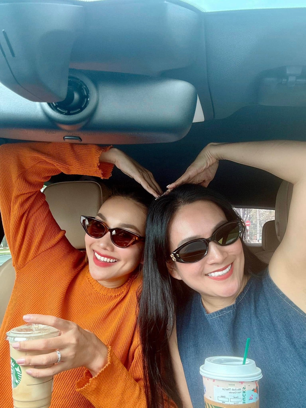 Bà xã diễn viên Bình Minh và siêu mẫu Thanh Hằng chụp ảnh cùng nhau. Ảnh: FB Le Anh Tho