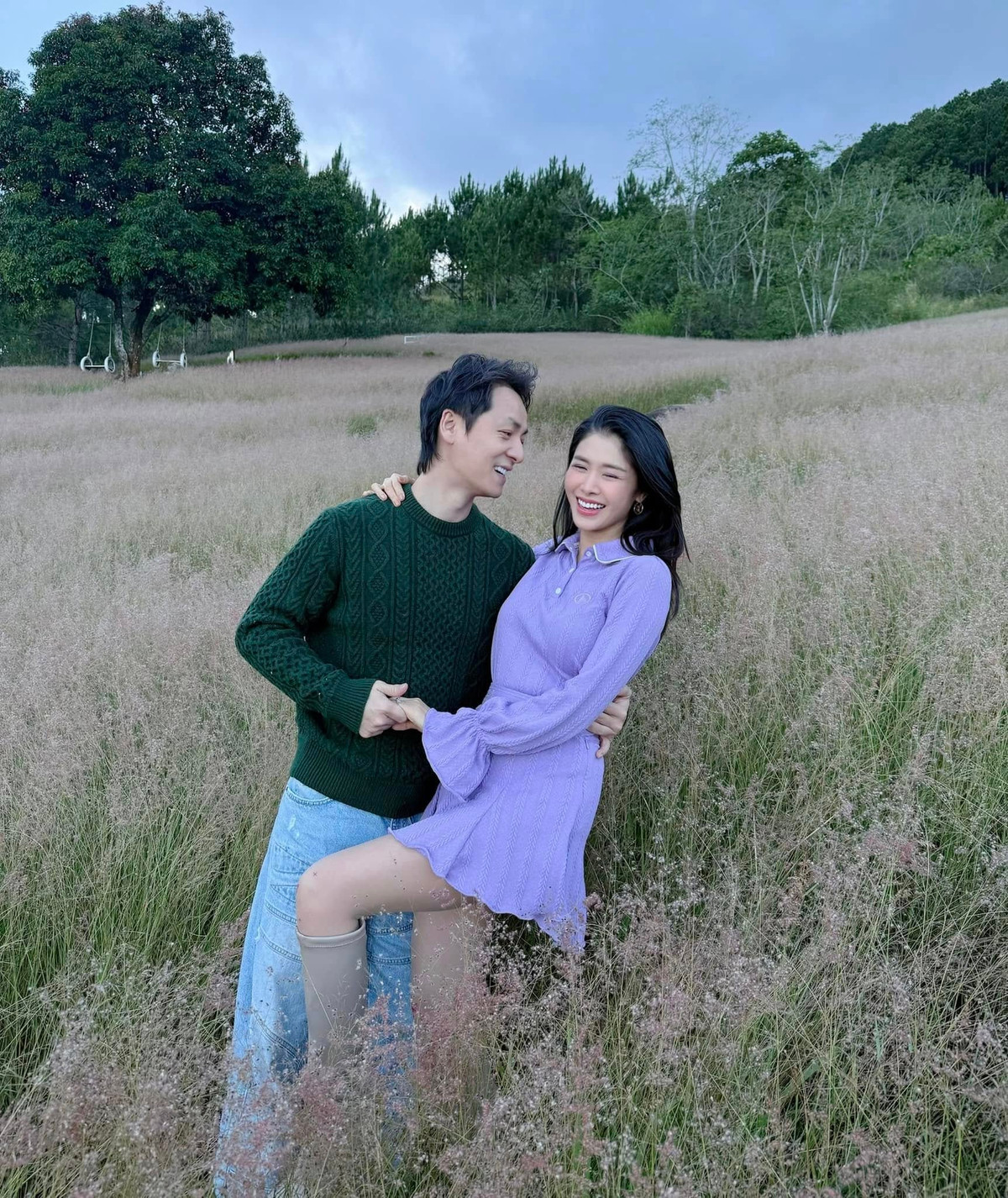 Vợ chồng ca sĩ Đăng Khôi chụp ảnh tình tứ. Ảnh: FB Thuy Anh Le