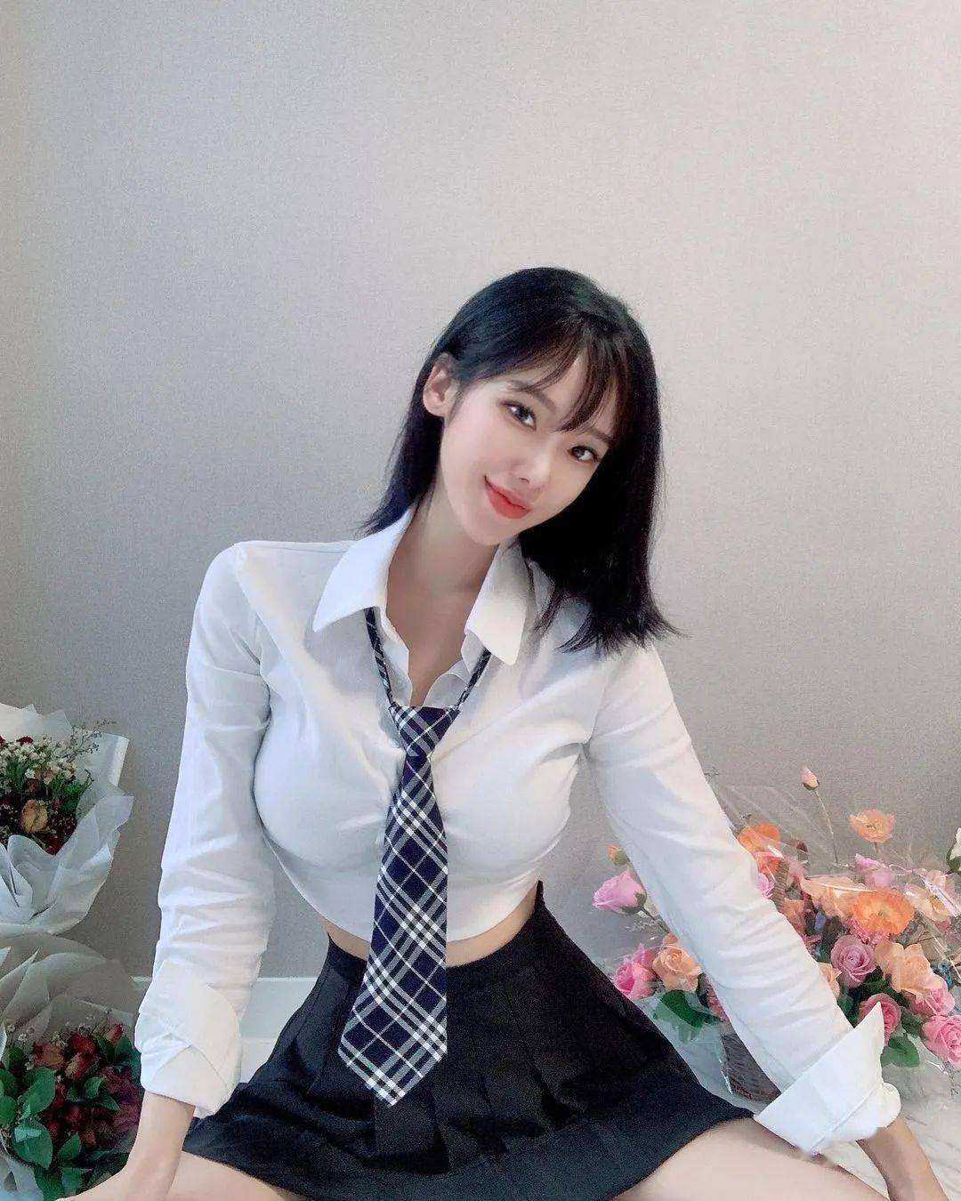 Người đẹp có chiều cao 1m7, điều quan trọng của cơ thể của cô không có chút mỡ thừa.