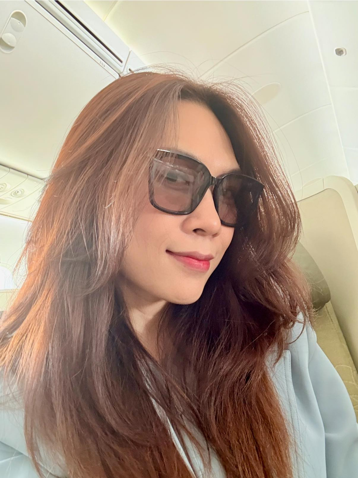  Tin tức sao Việt 19/1: Ca sĩ Mỹ Tâm trẻ đẹp, giàu năng lượng trên chuyến bay đến Hà Nội. Ảnh: FB My Tam