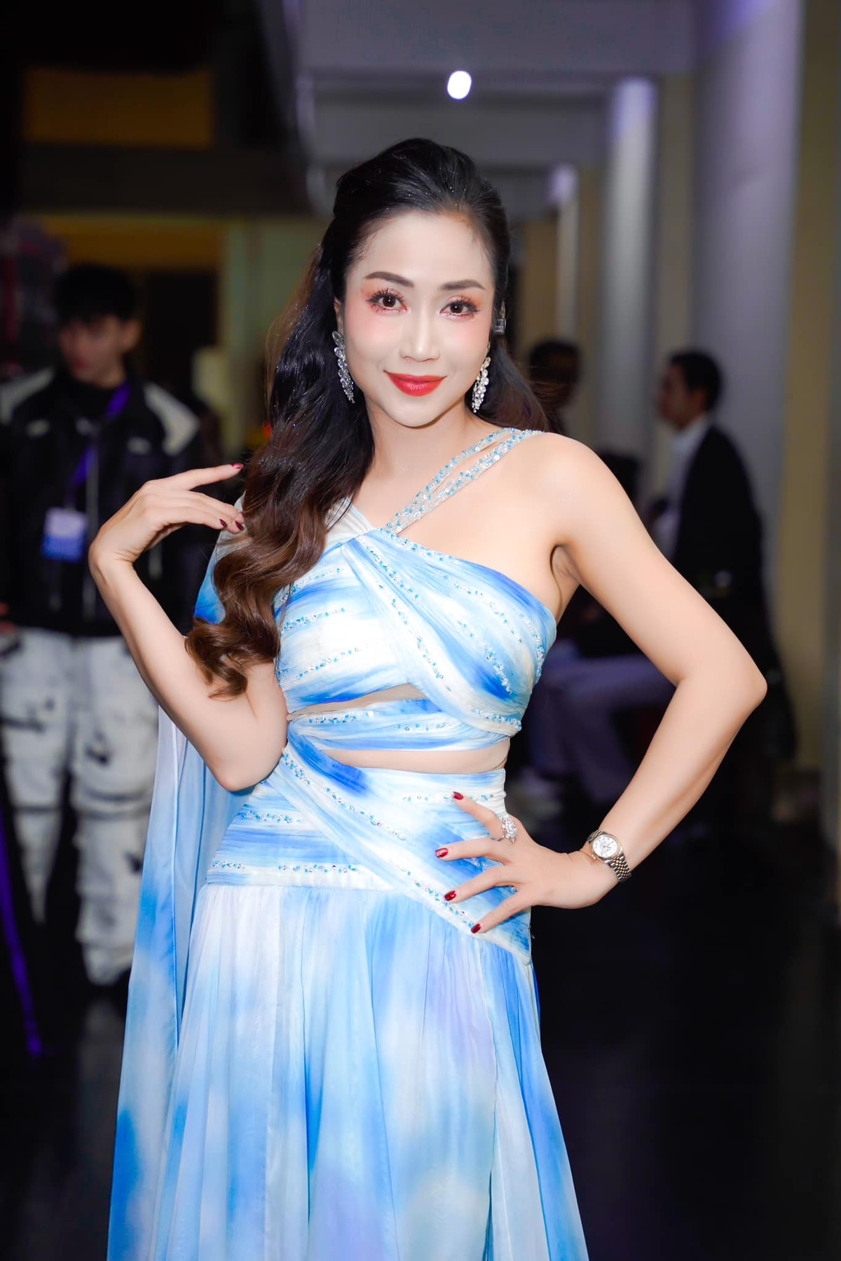 Cô cũng được khen ngợi ngày càng trẻ đẹp hơn so với tuổi thật. Ảnh: FB Ốc Thanh Vân