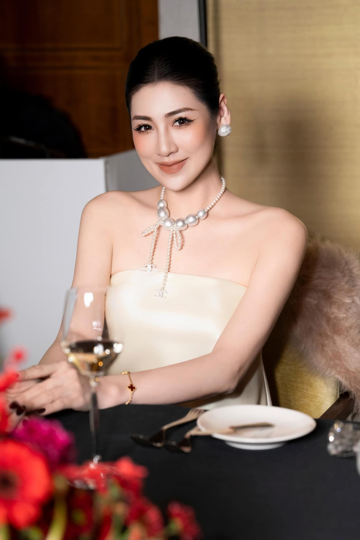 Dù không chia sẻ cụ thể về nguồn thu nhập, cuộc sống sung túc của Dương Tú Anh là điều không thể phủ nhận. Ảnh: FB Duong Tu Anh