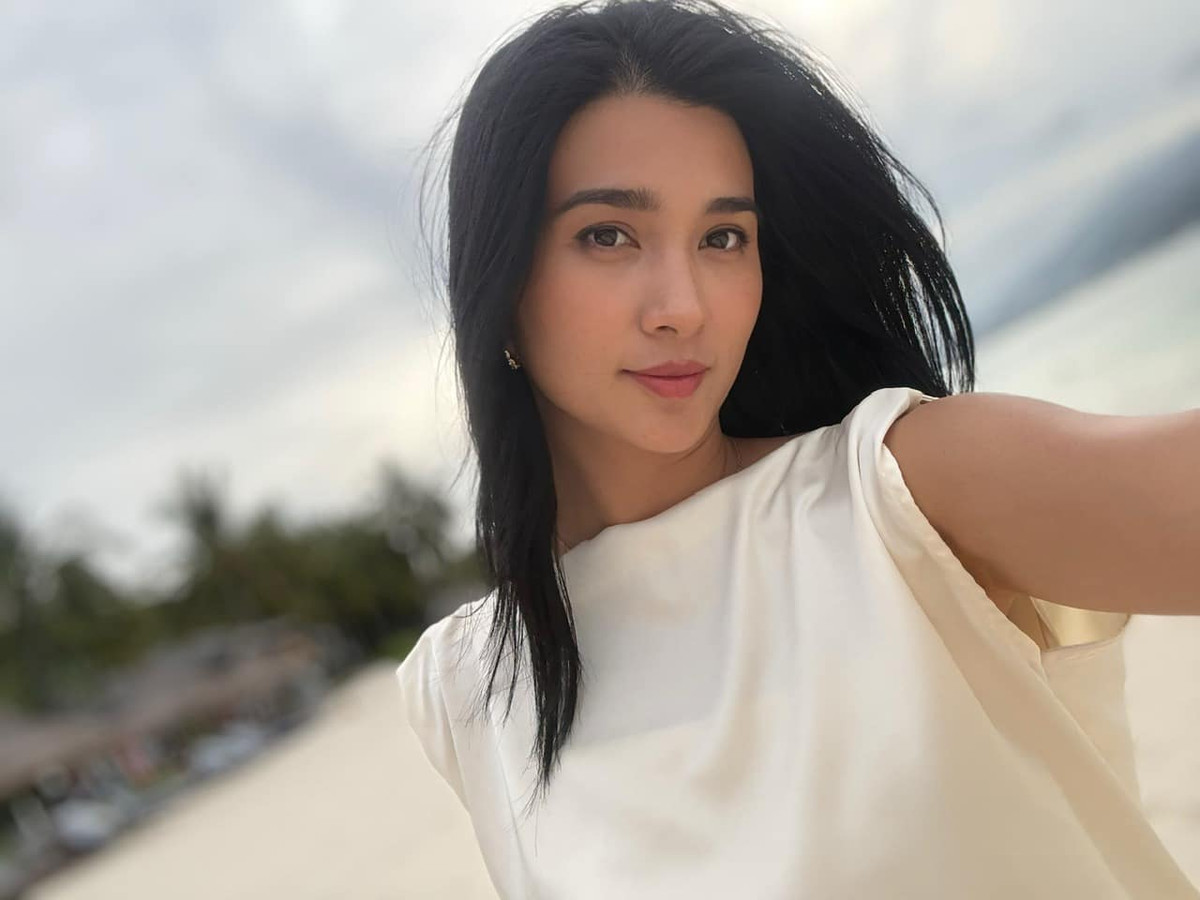 "Cuộc sống cũng như biển, biết lúc dịu yên thì sóng vỗ cũng hoá dịu dàng", NSƯT Kim Tuyến tâm sự. Ảnh: FB Kim Tuyen