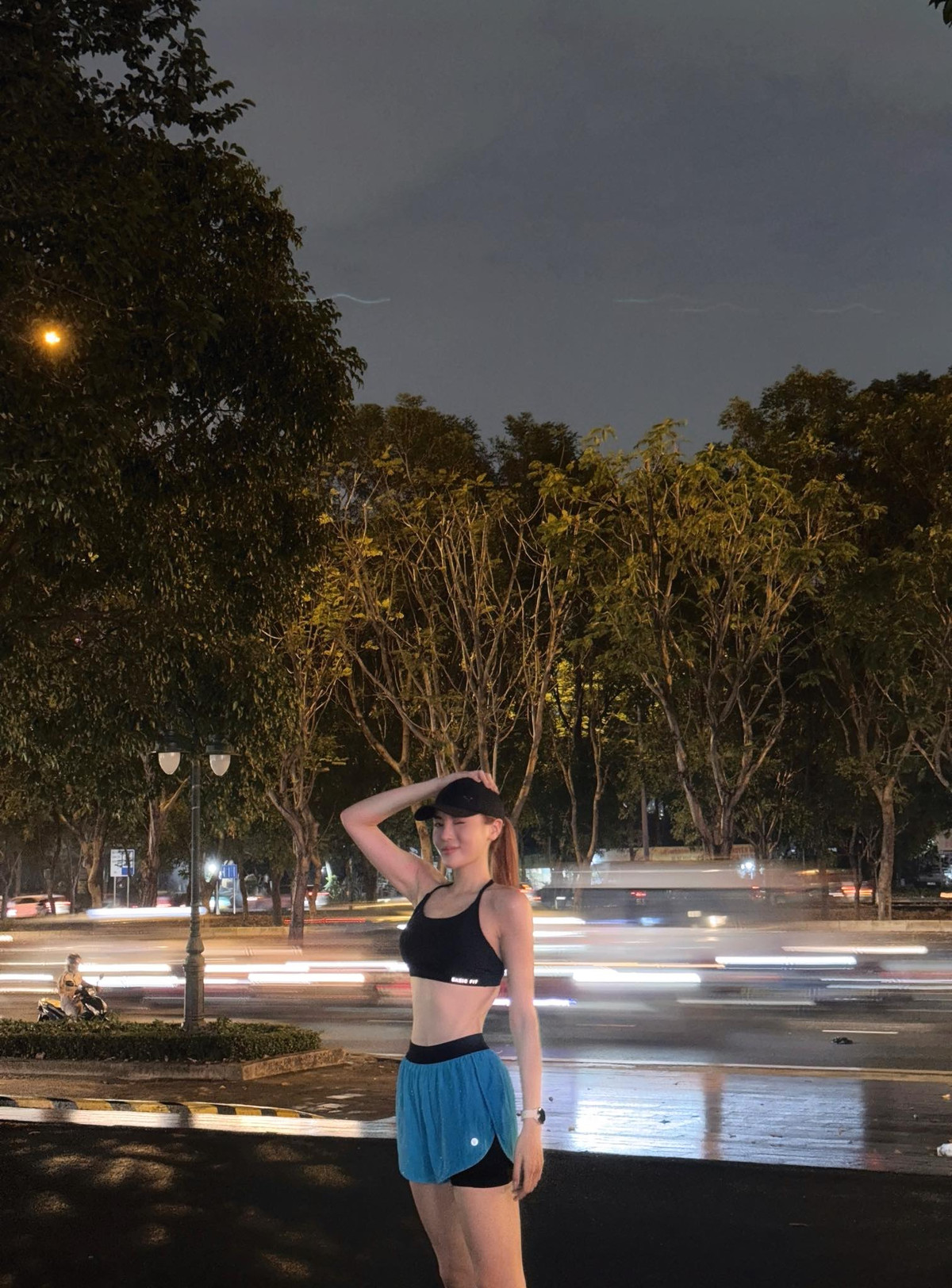 Hoa hậu Kỳ Duyên chăm chỉ chạy bộ buổi tối. Ảnh: FB Nguyen Cao Ky Duyen