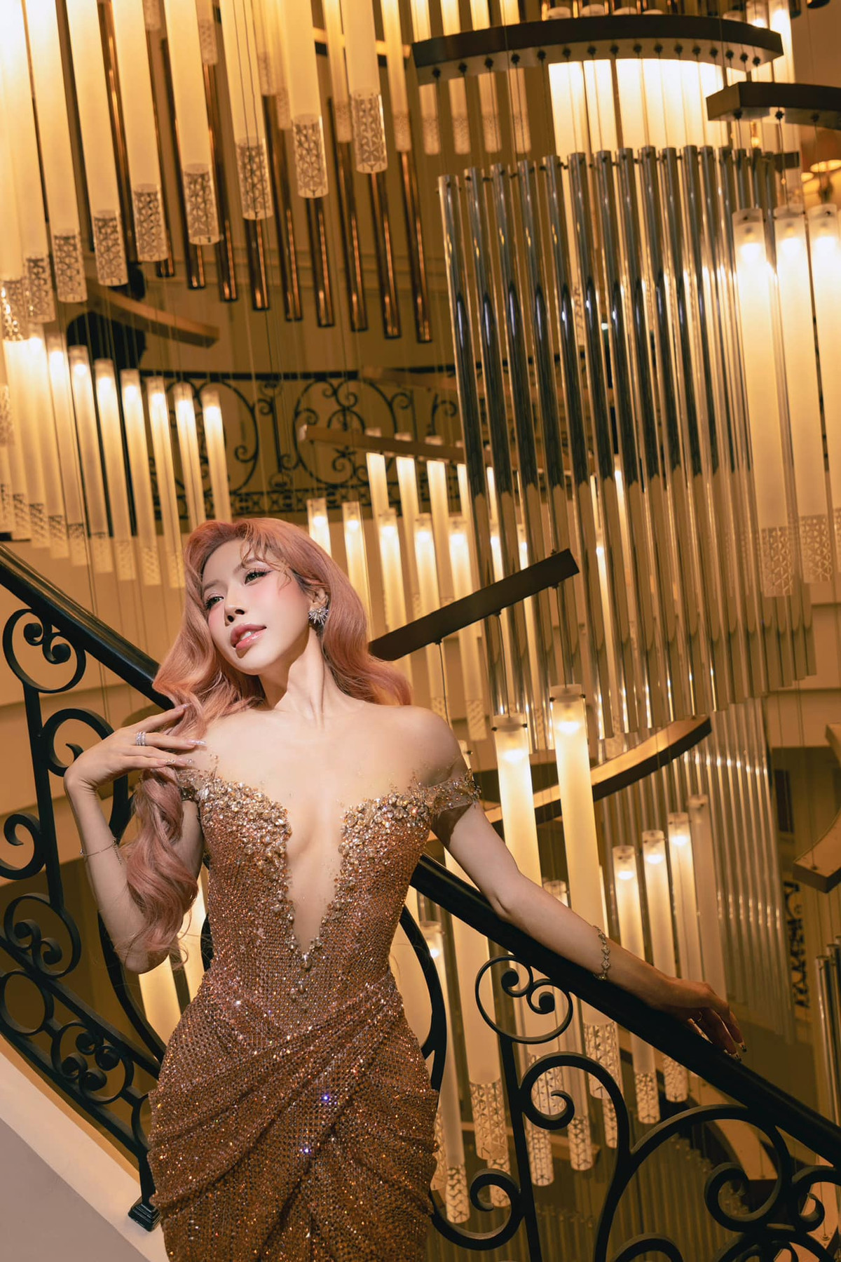 Trang Pháp không ngần ngại thể hiện bản thân qua những bộ trang phục gợi cảm, thậm chí táo bạo. Ảnh: FB Trang Phap