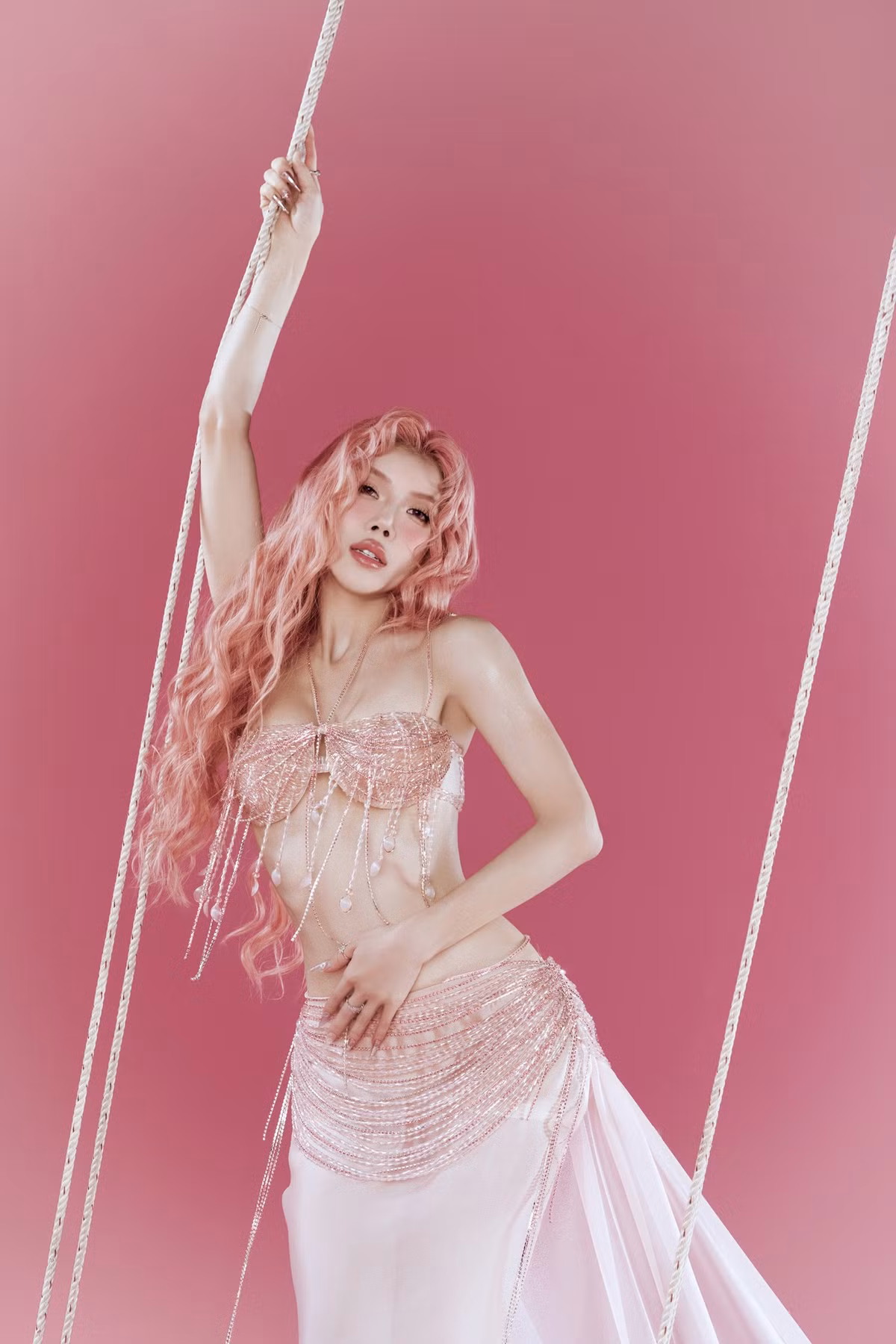 Phong cách của Trang Pháp thể hiện sự gợi cảm và táo bạo. Ảnh: FB Trang Phap