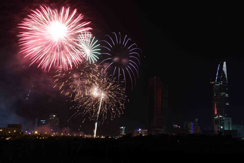 Ban phao hoa tam cao mung CMT8 va Quoc khanh 2/9-Hinh-2