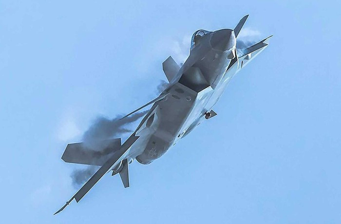 Chính vì vậy hãy còn quá sớm để kết luận rằng J-20 vượt trội Su-57 chứ chưa nói tới F-22 và F-35 đã đi vào biên chế.