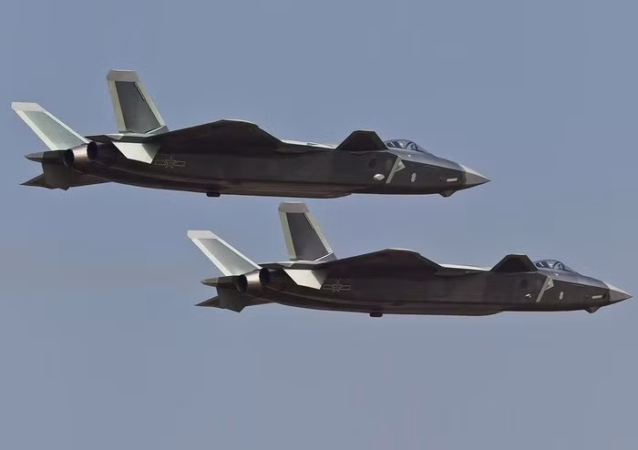 Giới phân tích cho rằng, rõ ràng việc thiếu động cơ đủ mạnh sẽ thiếu đi một trong những tiêu chuẩn quan trọng nhất để trở thành tiêm kích thế hệ thứ 5. Chính vì vậy sức mạnh của J-20 vẫn chưa hoàn chỉnh.