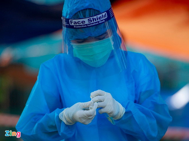 Them 2 benh nhan mac COVID-19 duoc cach ly ngay sau khi nhap canh