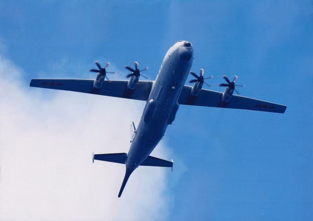 Cơ quan phòng vệ đảo Đài Loan cho biết 2 máy bay tuần tra chống ngầm KJ-200 của Trung Quốc đã bay một vòng về phía tây nam vùng nhận dạng phòng không (ADIZ) của hòn đảo vào ngày 16/9.