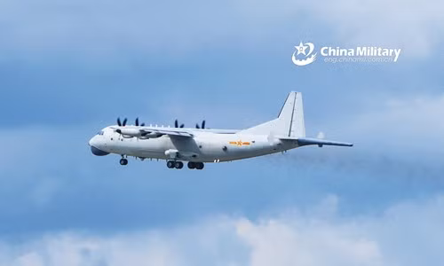 Máy bay được chế tạo dựa trên chiếc máy bay vận tải Y-8 ( phiên bản An-12 của Trung Quốc), với tầm bay hơn 5000km và có thể bay liên tục trong 10 tiếng.