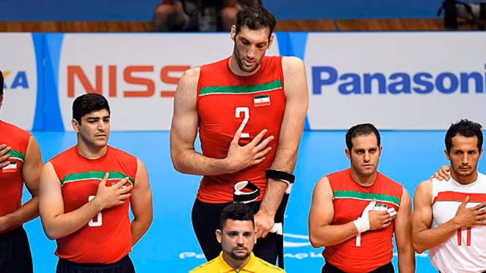 Morteza Mehrzad cũng là một trong những người cao nhất thế giới, với chiều cao 2,46 mét. Anh sinh vào tháng 9/1987 và là người đàn ông cao nhất Iran. Ảnh: The Richest.