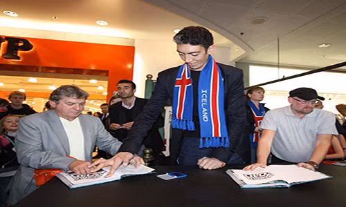 Với chiều cao 2,51 mét, Sultan Kosen được công nhận là người cao nhất thế giới từ ngày 17/9/2009. Được biết, Sultan Kosen sinh năm 1982 tại Thổ Nhĩ Kỳ. Ảnh: The Richest.