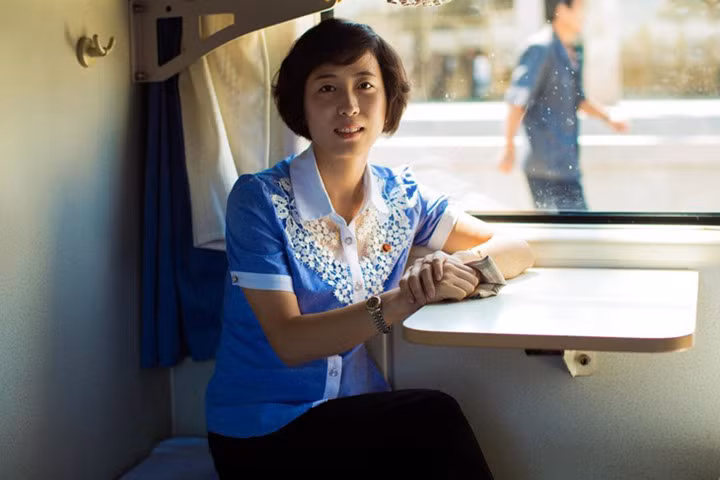 Khi đi lại giữa các thành phố, người dân Triều Tiên thường dùng tàu hỏa. Ảnh: Noroc.