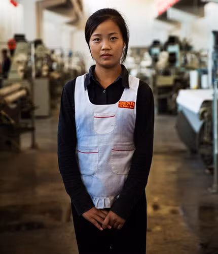 Tại một nhà máy dệt ở thủ đô. Ảnh: Noroc.