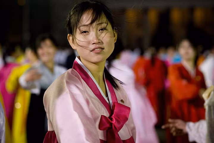 Nữ sinh viên Kim cho biết, trong mắt người Triều Tiên, phụ nữ đẹp là những người mắt to, mũi cao, miệng nhỏ và da trắng nhạt. Ảnh: Lafforgue.