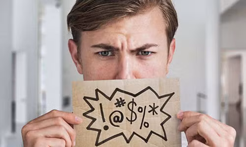 Một trong những tội danh khiến người ta bị phạt tù đó là chửi thề. Được biết, Wesley Force đã phải ngồi tù 10 ngày (án tù treo) do chửi thề trong lúc cãi nhau với người quản lý cửa hàng ở thành phố New Bern (Mỹ). Được biết, chửi thề nơi công cộng bị coi là hành vi phạm pháp ở New Bern. Ảnh: The Richest.