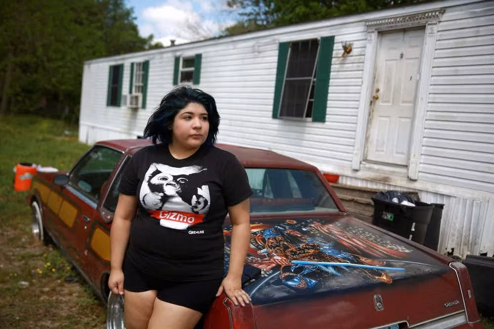 Serena Vela đã phải ngồi tù 9 ngày vì tội trốn học. Tuy nhiên, Vela đã bị đuổi học sau khi quay trở lại trường. Theo The Richest, Vela không phải là học sinh duy nhất bị tống giam vì tội trốn học. Trong ba năm qua, hơn 1.000 học sinh Texas đã phải ngồi tù vì mắc phải tội này. Ảnh: The Richest.