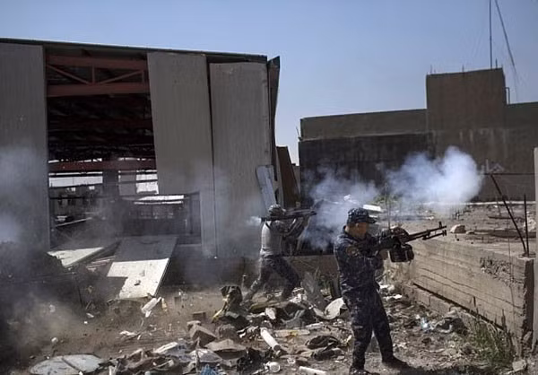 Các lực lượng an ninh Iraq đang tiếp tục chiến dịch quân sự nhằm giải phóng hoàn toàn khu vực phía tây thành phố Mosul khỏi ách chiếm đóng của nhóm IS.