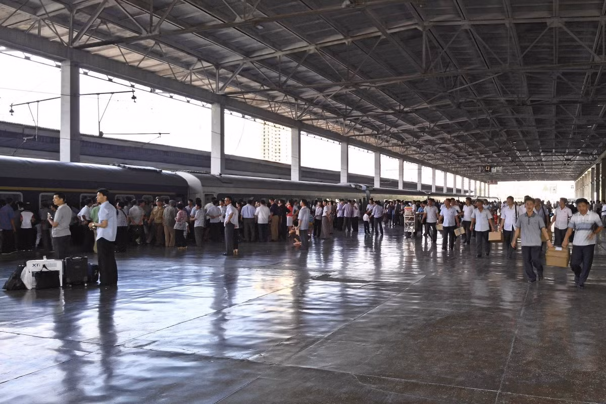 Cuối cùng, Chu đã đặt chân tới nhà ga ở thủ đô Bình Nhưỡng. (Nguồn ảnh: Business Insider)