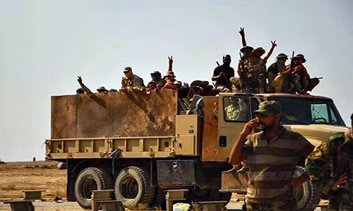 Được biết, PMU đóng vai trò quan trọng trong cuộc chiến chống IS ở vùng nông thôn tỉnh Nineveh. Tuy nhiên, trước đó, lực lượng này chưa từng tham gia vào chiến dịch giải phóng thành phố Mosul. Ảnh: FNA.