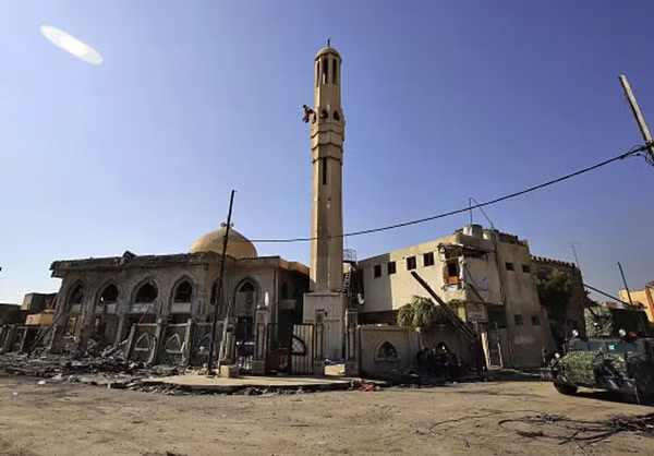 Hồi tháng 1/2017, quân đội Iraq đã giải phóng Đông Mosul sau ba tháng giao tranh với nhóm khủng bố IS. Chiến dịch giải phóng Tây Mosul được phát động hồi tháng 2/2017 và vẫn tiếp diễn. Ảnh: FNA.