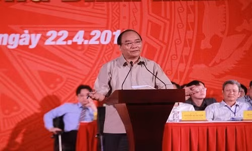 Hang nghin cong nhan vo tay truoc quyet dinh bat ngo cua Thu tuong