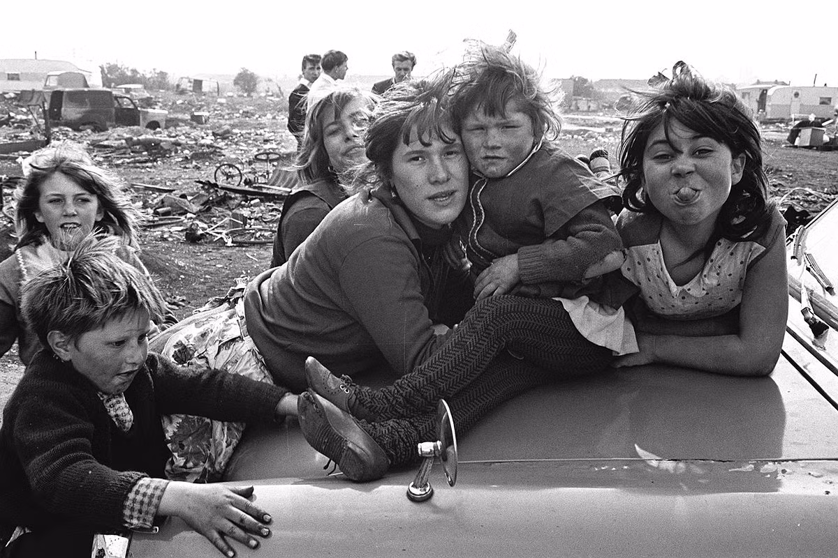 Các thành viên trong một gia đình người Di-gan ở khu vực phía đông thủ đô London hàng chục năm về trước. Ảnh: Vintage.