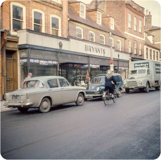 Quang cảnh một con phố ở St Ives vào khoảng năm 1960. Ảnh: VT.