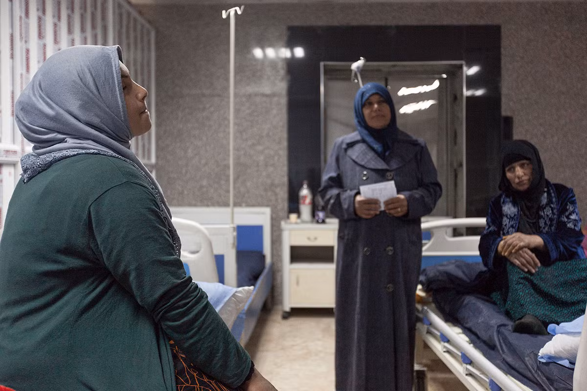 Sarah Ibrahim, 19 tuổi, đang chờ sinh trong bệnh viện. Được biết, hai người con trước đó của cô đã chết chỉ vài tháng sau khi chào đời. Ảnh: AJ.