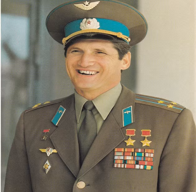 Volnov Boris được trao tặng hai huân chương Sao Vàng. Ông đã hai lần thực hiện chuyến bay vào vũ trụ. Ảnh: ER.