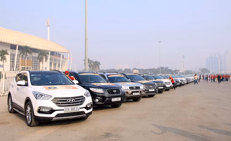 CLB SantaFe Việt Nam khởi đầu từ một nhóm thành viên sử dụng SantaFe trên diễn đàn Otofun từ năm 2013 với mục đích kết nối và chia sẻ kinh nghiệm sử dụng, sửa chữa, bảo dưỡng, nâng cấp xe Santafe. Thời gian hoạt động CLB tỏ ra hiệu quả trong công việc kết nối cùng với việc tăng nhanh về số lượng cũng như các chương trình hoạt động.