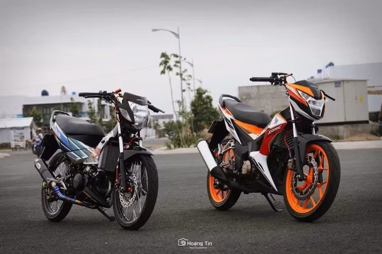 Được sản xuất tại Thái Lan, Honda Sonic 125 là mẫu xe hyper underbone được thiết kế dành riêng cho thị trường Đông Nam Á, và là "hậu duệ" của dòng Nova Dash 2 kỳ nổi tiếng trước kia. Dù không được bán chính thức ở Việt Nam, nhưng một số lượng nhỏ Sonic 125 đã được nhập vào nước ta từ Thái và được dân chơi khá ưa chuộng.