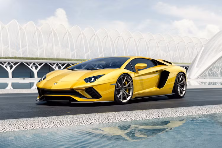 Được sản xuất kể từ tháng 2/2011, mẫu siêu xe "đầu bảng" của Lamborghini là Aventador đã đạt thành công vang dội, với tổng cộng hơn 5000 chiếc được sản xuất và bán ra tính tới nay. Sau gần 6 năm trên thị trường, để giữ được sự cạnh tranh, phiên bản facelift Lamborghini Aventador S đã được công bố.